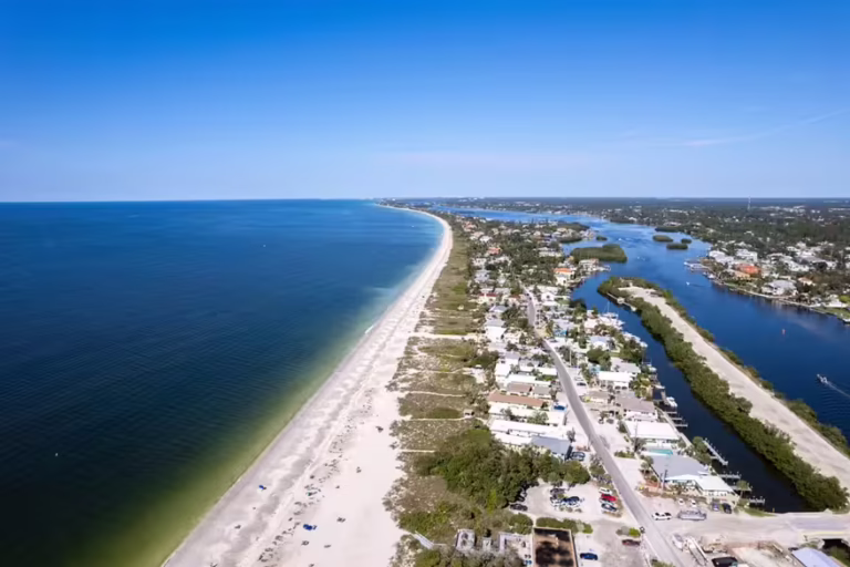 Why Build Luxury Custom Homes in Longboat Key